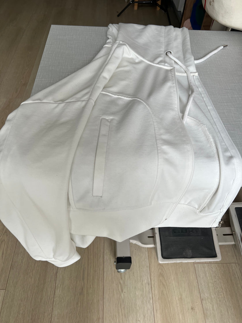 Beyaz Kapüşonlu Ceket