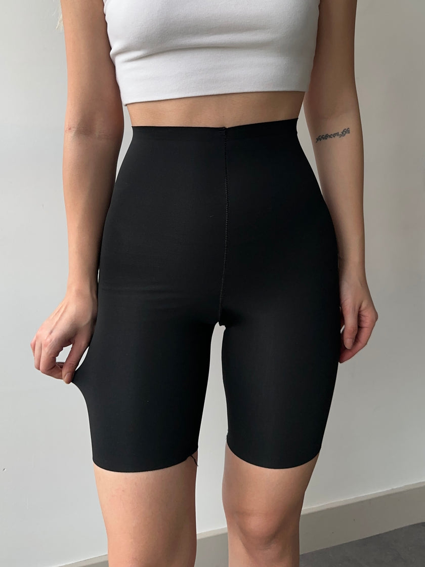 Lazer kesim korse şort (siyah)